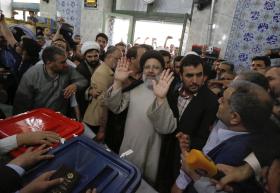 VOTAÇÃO NAS PRESIDÊNCIAS IRANIANAS PROLONGADA POR MAIS QUATRO HORAS