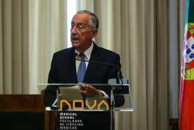 MARCELO FELICITA PASSOS E COSTA E FALA COM JUNCKER SOBRE SAÍDA DE DÉFICE EXCESSIVO