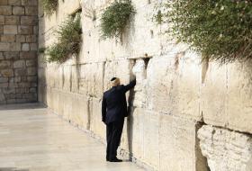 TRUMP É O PRIMEIRO PRESIDENTE DOS EUA NO ATIVO A VISITAR MURO DAS LAMENTAÇÕES