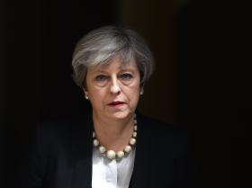 THERESA MAY QUESTIONA TRUMP SOBRE DIVULGAÇÃO DE INFORMAÇÕES SOBRE O ATENTADO DE MANCHESTER