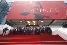 PEDRO PINHO VENCE PRÉMIO DA CRÍTICA INTERNACIONAL EM CANNES COM FILME ‘A FÁBRICA DE NADA’