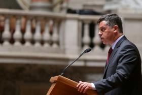 MINISTRO DA ECONOMIA ESPERA SUBIDA NO ‘RATING’ DE PORTUGAL A PARTIR DESTE ANO