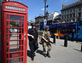 POLÍCIA BRITÂNICA NÃO ENCONTRA NADA SUSPEITO NO TEATRO DE LONDRES EVACUADO