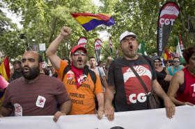 DEZENAS DE MILHARES DESFILAM EM MADRID NA “MARCHA PELA DIGNIDADE” DO TRABALHO