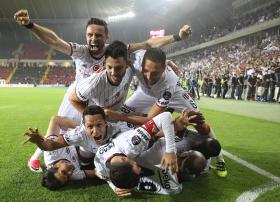BESIKTAS, DE RICARDO QUARESMA, SAGRA-SE BICAMPEÃO TURCO