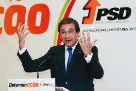 PASSOS DIZ QUE AO FIM DE UM ANO GOVERNO “CONVERTEU-SE” À POLÍTICA QUE CONTESTAVA