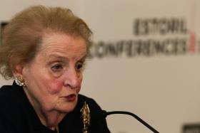 ALBRIGHT “TRISTE E PERTURBADA” COM TRUMP, FRISA IMPORTÂNCIA DE IMPRENSA LIVRE