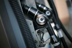 FALTA DE POSTOS DE COMBUSTÍVEIS OBRIGA ALGUMAS POPULAÇÕES ANGOLANAS A FAZER QUEIMADAS