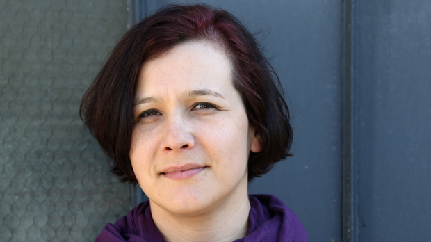 Katherena Vermette é uma escritora Métis do território Treaty One, o coração da nação dos Métis, Winnipeg, Manitoba, Canadá. (http://www.katherenavermette.com) A escritora de Winnipeg, Katherena Vermette, continua