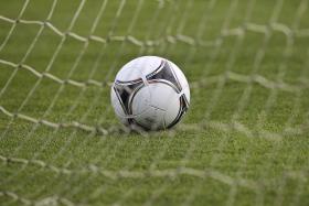 MINDELENSE E SPORTING EMPATAM, MAS FICAM CADA VEZ MAIS PERTO DAS ‘MEIAS’ EM CABO VERDE