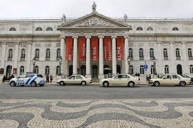 “UM LIBRETO PARA FICAREM EM CASA, SEUS ANORMAIS” ESTREIA-SE NO TEATRO D. MARIA II