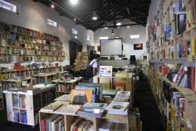 ESCRITORES BRASILEIROS RADUAN NASSAR E MILTON HATOUM NO FESTIVAL LITERÁRIO DE ÓBIDOS