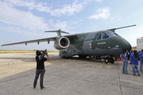 GOVERNO INICIA NEGOCIAÇÃO PARA COMPRAR CINCO KC-390 PARA SUBSTITUIR AVIÕES C-130
