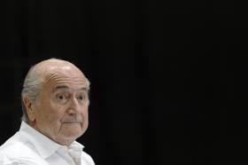 BLATTER DEFENDE RONALDO E CRITICA “CULTURA DE SUSPEIÇÃO” EM RELAÇÃO AO FUTEBOL