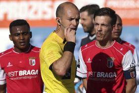 ÁRBITROS JOÃO PINHEIRO E LUÍS GODINHO NOMEADOS PARA A LIGA EUROPA