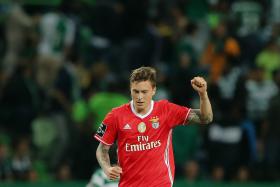 BENFICA CONFIRMA VENDA DE LINDELOF AO MANCHESTER UNITED POR 35 MILHÕES DE EUROS