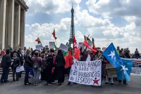 EMIGRANTES LESADOS DO BES VOLTAM A MANIFESTAR-SE EM PARIS