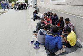 POLÍCIA GREGA DESMANTELA REDE QUE TRANSPORTAVA IMIGRANTES PARA OUTROS PAÍSES DA EUROPA