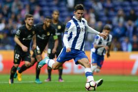 ANDRÉ SILVA ASSINOU POR CINCO TEMPORADAS PELO AC MILAN