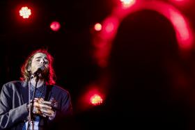 UM MÊS DEPOIS DA EUROVISÃO, SALVADOR SOBRAL PÕE CIDADE DO NORTE RENDIDA AO JAZZ