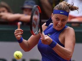 KVITOVA NA FINAL DE BIRMINGHAM, SEIS MESES DEPOIS DE SER ESFAQUEADA NA MÃO