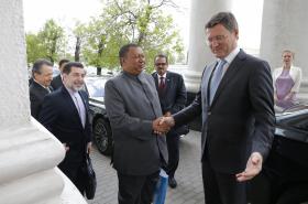 PREÇOS DO PETRÓLEO VÃO SUBIR EM 2018 COM ACORDO PARA LIMITAR PRODUÇÃO – RÚSSIA