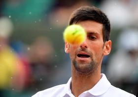 NOVAK DJOKOVIC COM INESPERADAS DIFICULDADES PARA BATER DIEGO SCHWARTZMAN
