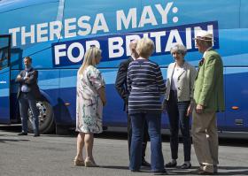 ‘BREXIT’ A QUALQUER CUSTO CONTRA NACIONALIZAÇÕES E ABOLIÇÃO DE PROPINAS NAS PROPOSTAS ELEITORAIS NA GRÃ-BRETANHA