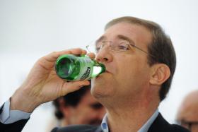 PASSOS COELHO DIZ QUE DÁ “O DEVIDO DESCONTO” ÀS MANIFESTAÇÕES DA CGTP