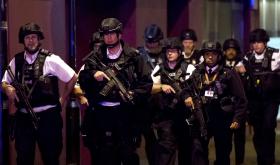 LONDRES/ATENTADOS: POLÍCIA DIZ QUE SEIS PESSOAS MORRERAM E TRÊS ATACANTES FORAM ABATIDOS