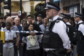 LONDRES/ATENTADO: POLÍCIA DIZ QUE OITO AGENTES ABRIRAM FOGO CONTRA ATACANTES