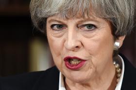 THERESA MAY DIZ QUE VIGILÂNCIA A POTENCIAIS EXTREMISTAS SERÁ REVISTA