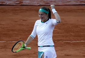 BACSINSZKY E OSTAPENKO NAS ‘MEIAS’ DE ROLAND GARROS ENTRE OS PINGOS DA CHUVA