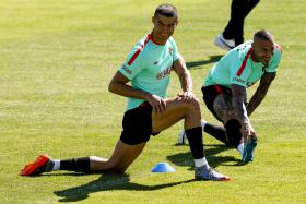 CRISTIANO RONALDO INTEGRA ÚLTIMO TREINO ANTES DA VIAGEM PARA A LETÓNIA