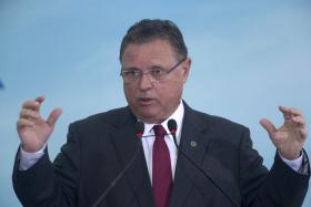 MINISTRO BRASILEIRO DIZ QUE VAI AOS ESTADOS UNIDOS DISCUTIR SUSPENSÃO DA EXPORTAÇÃO DE CARNE