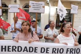 TRABALHADORES DA HERDADE DE RIO FRIO PROTESTAM CONTRA PLANO DE INSOLVÊNCIA