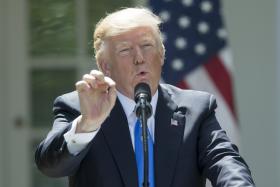 TRUMP ACUSA EX-DIRETOR DO FBI DE COBARDIA POR DIVULGAR CONVERSAS ENTRE OS DOIS