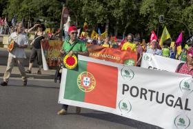 MILHARES DE PORTUGUESES E ESPANHÓIS EXIGEM EM MADRID ENCERRAMENTO DE ALMARAZ