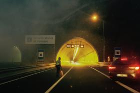 AUTOCARRO ESTÁ A ARDER NO TÚNEL DO MARÃO, TRÂNSITO CORTADO NOS DOIS SENTIDOS