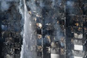 PELO MENOS 30 FERIDOS EM INCÊNDIO EM TORRE RESIDENCIAL EM LONDRES