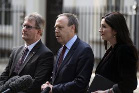 PARTIDO CONSERVADOR ALCANÇA ACORDO DE APOIO PARLAMENTAR COM UNIONISTAS