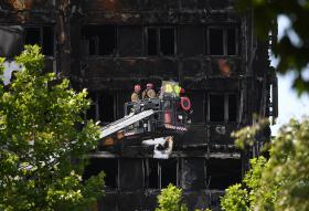 THERESA MAY DESTINA 5,7 MILHÕES DE EUROS PARA VÍTIMAS DE INCÊNDIO EM LONDRES