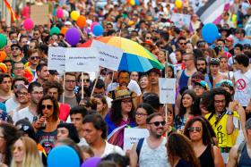 MARCHA LGBT DESFILOU EM LISBOA CONTRA “DISCRIMINAÇÃO NAS ESCOLAS E FAMÍLIA”