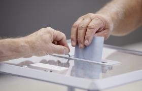 URNAS ENCERRAM NA SEGUNDA VOLTA DAS LEGISLATIVAS FRANCESAS