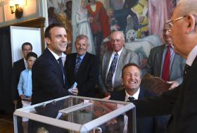 PARTIDO DE MACRON CONQUISTA MAIORIA ABSOLUTA NAS ELEIÇÕES FRANCESAS – PROJEÇÕES