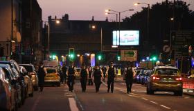 UM MORTO E OITO FERIDOS EM ATROPELAMENTO PERTO DE MESQUITA EM LONDRES – POLÍCIA