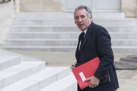 MINISTROS DA JUSTIÇA E DOS ASSUNTOS EUROPEUS FRANCESES DEMITEM-SE