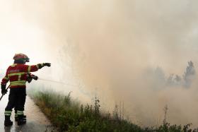 DOMINADO FOGO QUE LAVRAVA DESDE AS 17:00 EM GAVIÃO
