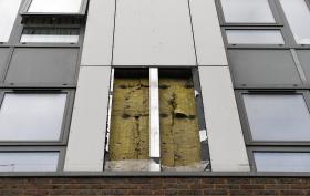 CINCO TORRES EM LONDRES RECEBEM ORDEM DE EVACUAÇÃO DEVIDO A RISCO DE INCÊNDIO