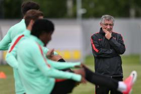 FERNANDO SANTOS QUER PORTUGAL A DAR UM “PASSINHO DE CADA VEZ” NA TAÇA DAS CONFEDERAÇÕES